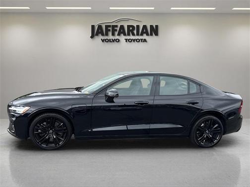 2022 Volvo S60 Recharge Plug-In Hybrid T8 Black Edition R-Design Extended Range