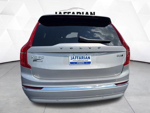 2025 Volvo XC90 B5 Plus