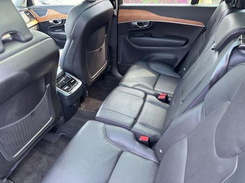 2025 Volvo XC90 B5 Plus