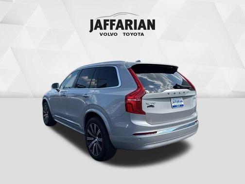 2025 Volvo XC90 B5 Plus