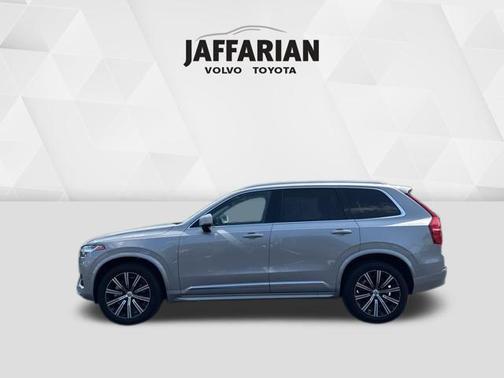 2025 Volvo XC90 B5 Plus