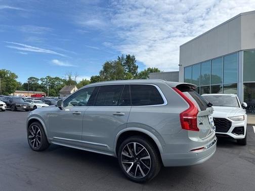 2024 Volvo XC90 B6 Plus Bright Theme 6-Seater