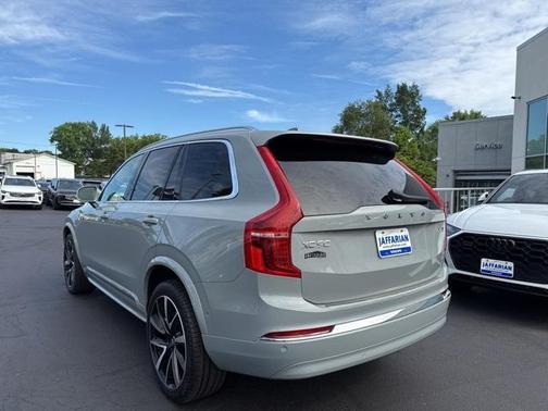 2024 Volvo XC90 B6 Plus Bright Theme 6-Seater