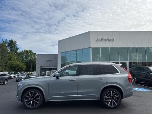 2024 Volvo XC90 B6 Plus Bright Theme 6-Seater