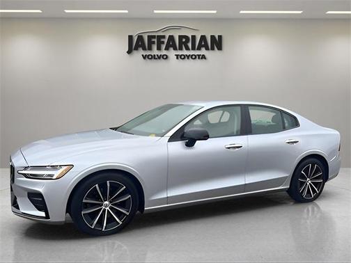 2022 Volvo S60 B5 Momentum
