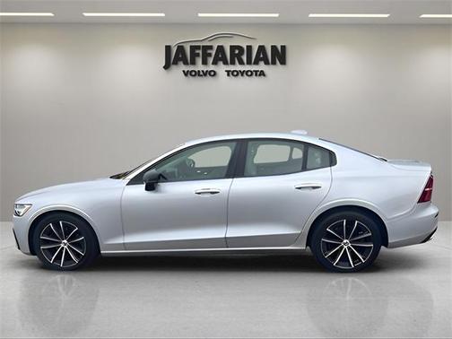 2022 Volvo S60 B5 Momentum