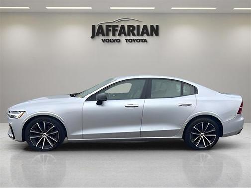 2022 Volvo S60 B5 Momentum