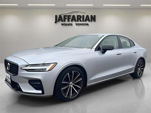 2022 Volvo S60 B5 Momentum