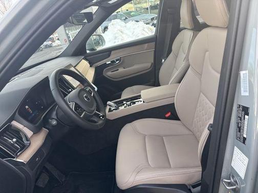 2025 Volvo XC90 B6 Plus 7-Seater