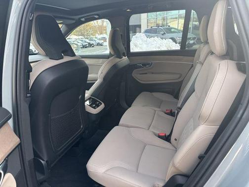 2025 Volvo XC90 B6 Plus 7-Seater