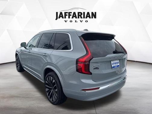 2025 Volvo XC90 B6 Plus 7-Seater