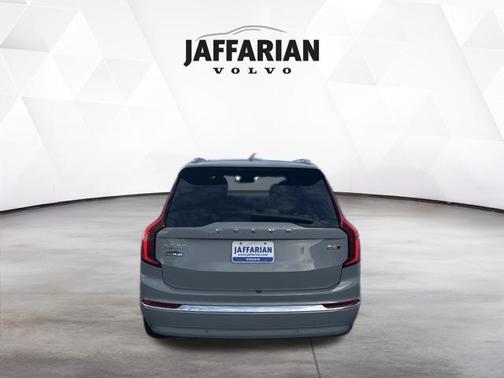 2025 Volvo XC90 B6 Plus 7-Seater