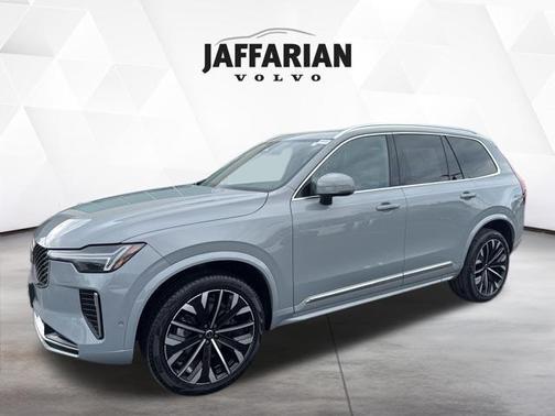 2025 Volvo XC90 B6 Plus 7-Seater