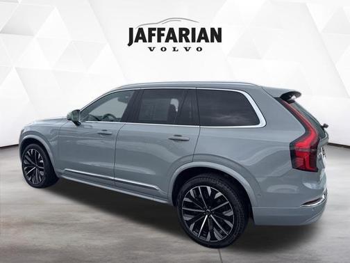 2025 Volvo XC90 B6 Plus 7-Seater