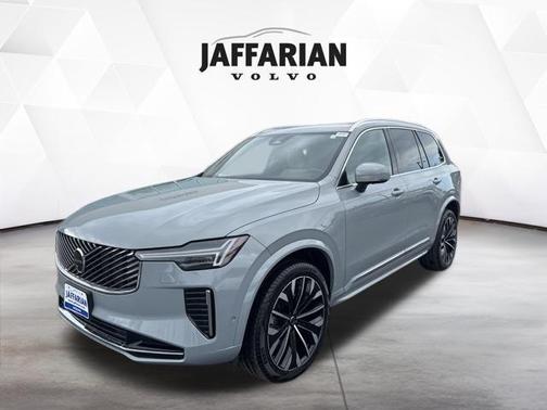 2025 Volvo XC90 B6 Plus 7-Seater