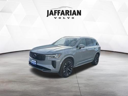 2025 Volvo XC90 B6 Plus 7-Seater