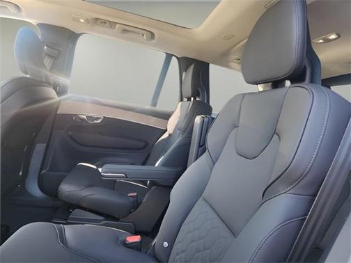 2025 Volvo XC90 B6 Plus 6-Seater