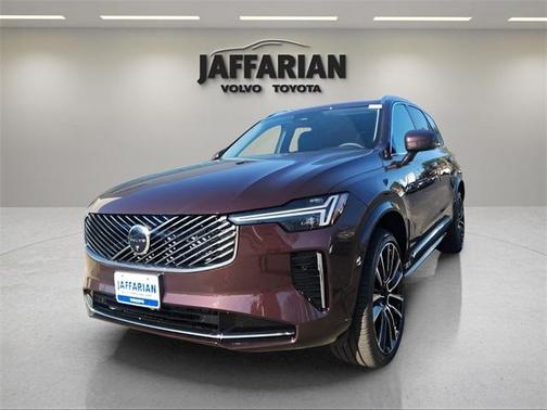 2025 Volvo XC90 B6 Plus 6-Seater