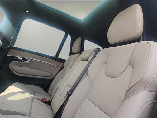 2025 Volvo XC90 Plug-In Hybrid T8 Plus 7-Seater