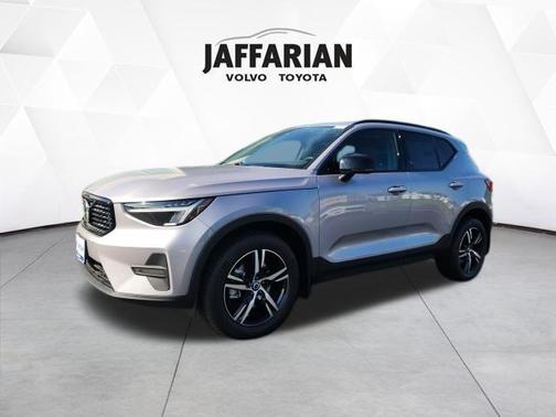2026 Volvo XC40 B5 Core