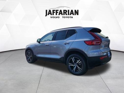 2026 Volvo XC40 B5 Core