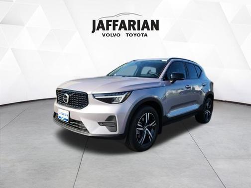 2026 Volvo XC40 B5 Core