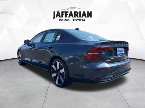 2024 Volvo S60 Recharge Plug-In Hybrid T8 Plus Dark Theme