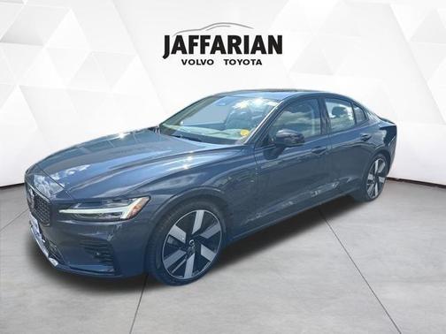2024 Volvo S60 Recharge Plug-In Hybrid T8 Plus Dark Theme