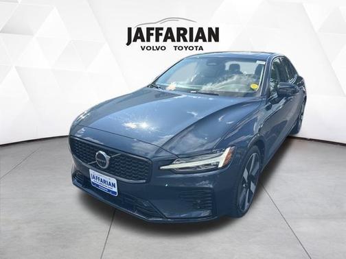 2024 Volvo S60 Recharge Plug-In Hybrid T8 Plus Dark Theme