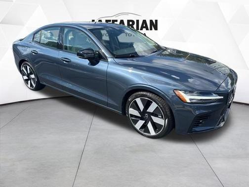 2024 Volvo S60 Recharge Plug-In Hybrid T8 Plus Dark Theme