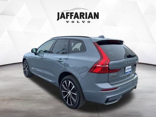 2024 Volvo XC60 B5 Plus Dark Theme