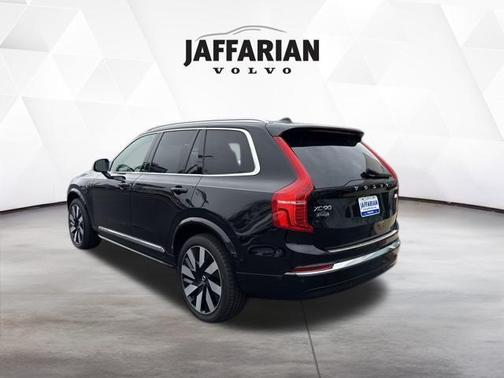 2024 Volvo XC90 Recharge Plug-In Hybrid T8 Ultimate Bright Theme 7-Seater