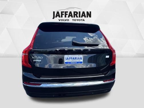 2024 Volvo XC90 Recharge Plug-In Hybrid T8 Ultimate Bright Theme 7-Seater