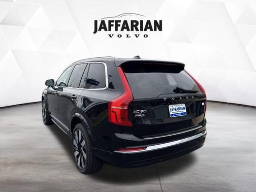 2024 Volvo XC90 Recharge Plug-In Hybrid T8 Ultimate Bright Theme 7-Seater