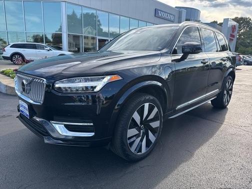 2024 Volvo XC90 Recharge Plug-In Hybrid T8 Ultimate Bright Theme 7-Seater