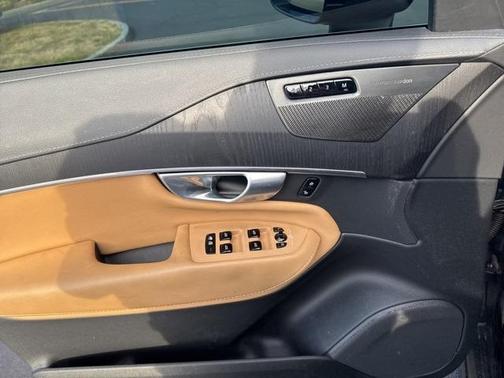2024 Volvo XC90 Recharge Plug-In Hybrid T8 Ultimate Bright Theme 7-Seater