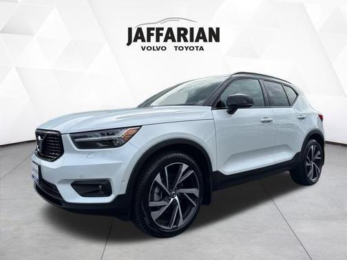 2022 Volvo XC40 T5 R-Design