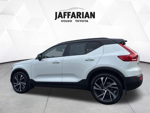 2022 Volvo XC40 T5 R-Design