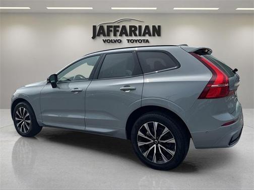2024 Volvo XC60 B5 Plus Dark Theme