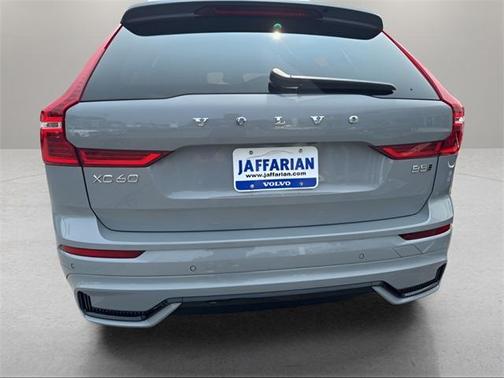 2024 Volvo XC60 B5 Plus Dark Theme