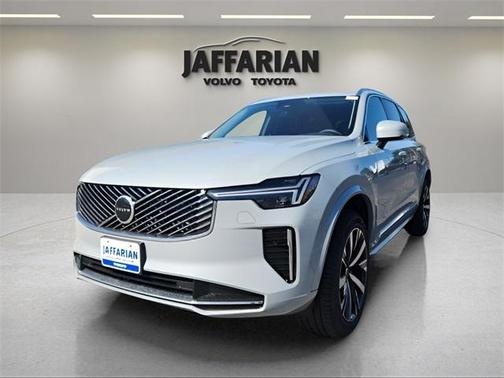 2025 Volvo XC90 B5 Core