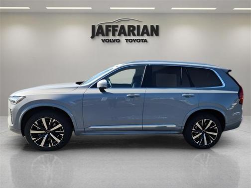 2025 Volvo XC90 B5 Core