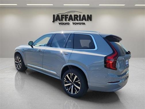 2025 Volvo XC90 B5 Core
