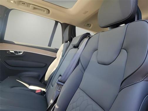 2025 Volvo XC90 B5 Core