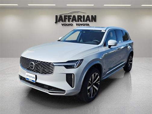 2025 Volvo XC90 B5 Core