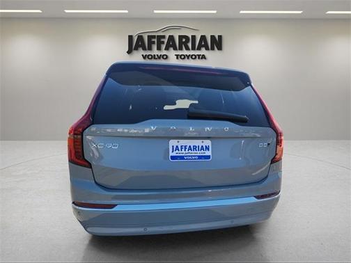 2025 Volvo XC90 B5 Core