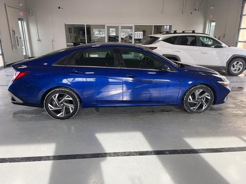 2025 Hyundai ELANTRA SEL