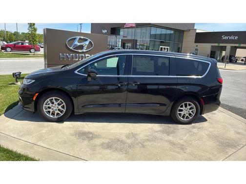 Diamond Black Crystal Pearlcoat 2025 Chrysler Pacifica L