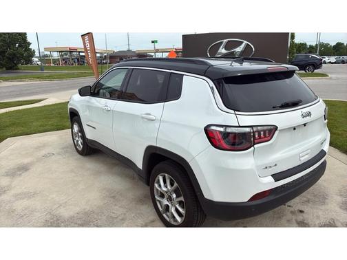 Bright White Clearcoat 2025 Jeep Compass Limited