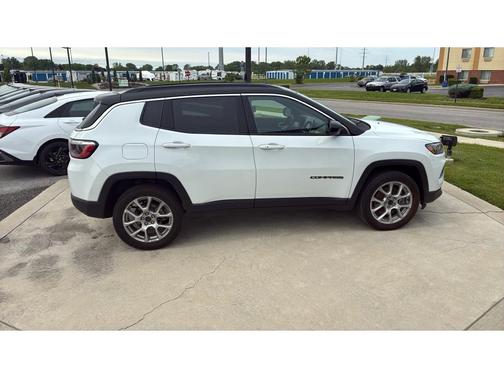 Bright White Clearcoat 2025 Jeep Compass Limited